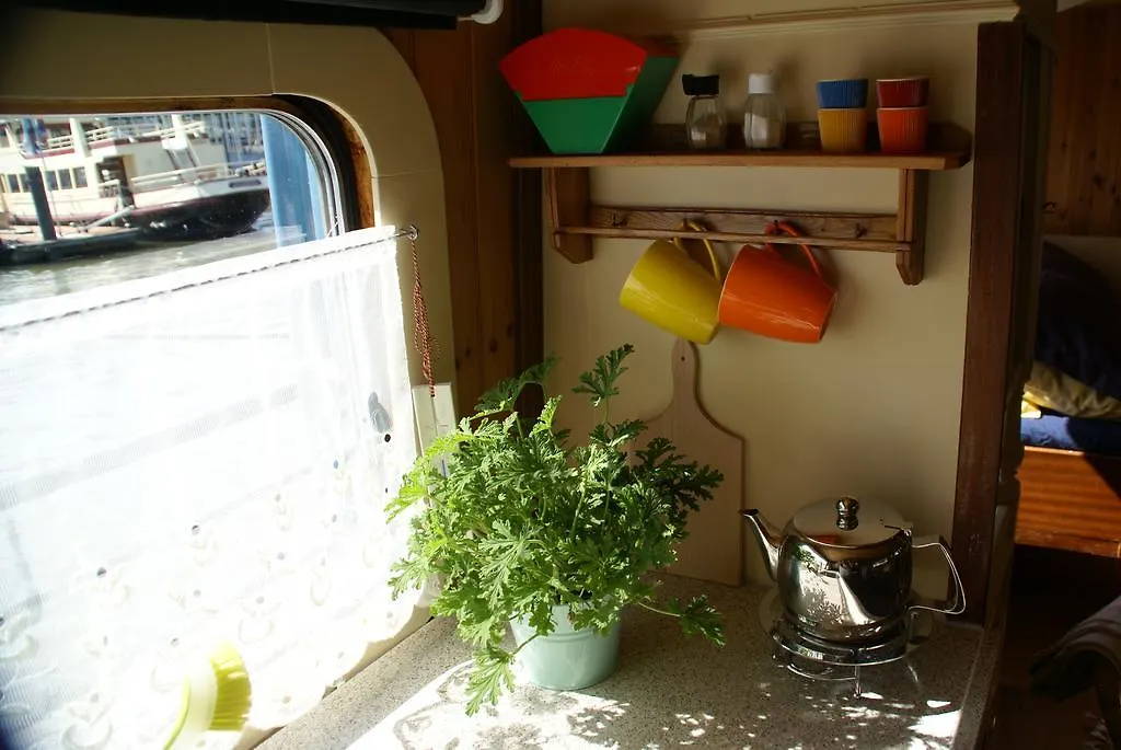 Boat & Breakfast Veinard Daire Rotterdam 0*,